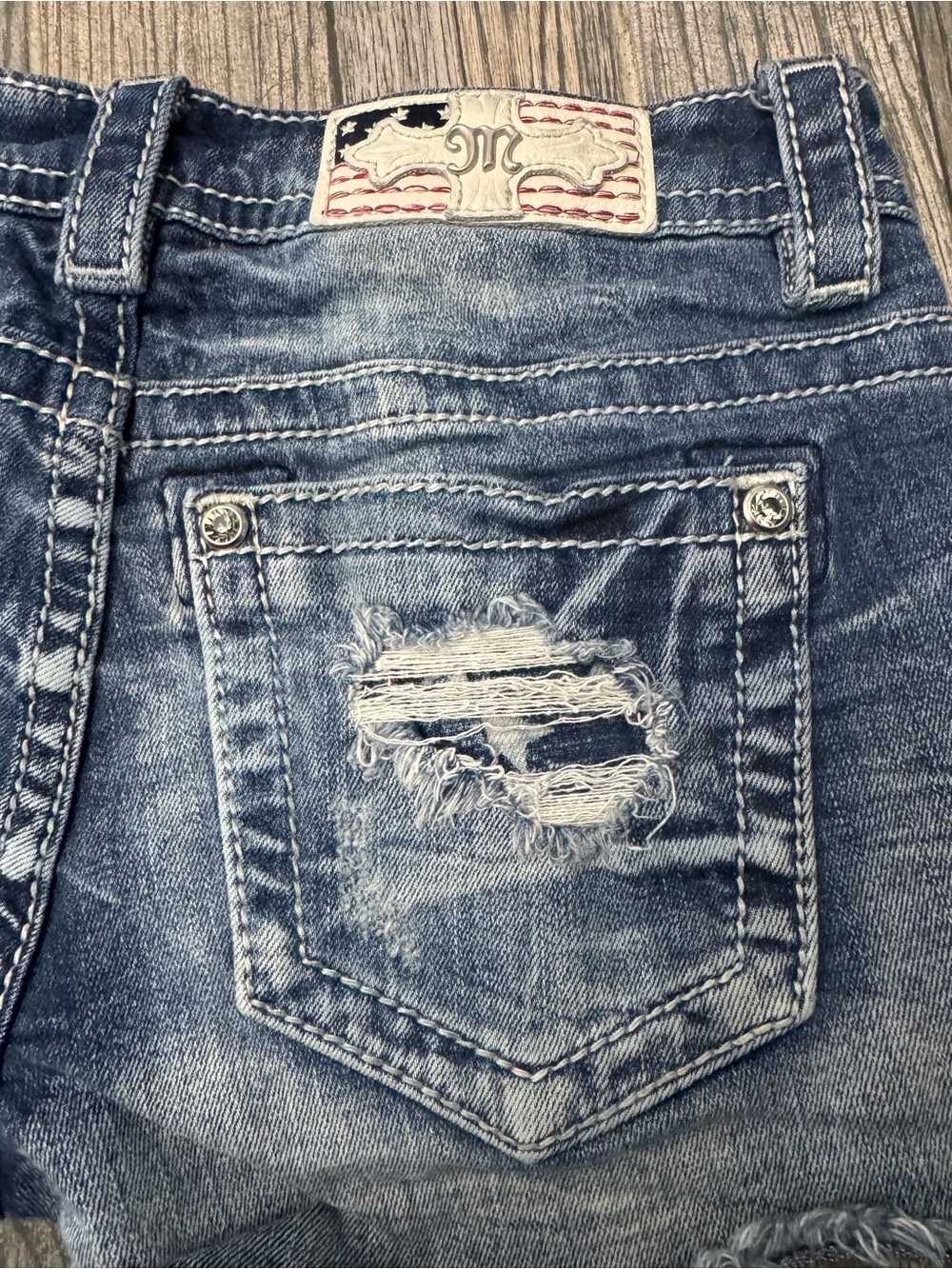 Miss Me Women Stars and Stripes distressed Mid Rise Easy shorts - size 25 - Picture 5 of 5